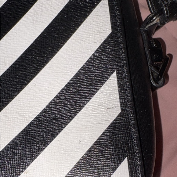 Off-White Black and White Striped Crossbody Bag with 2 straps. - Picture 5 of 8